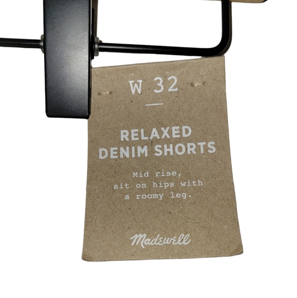 Madewell, NWT, Relaxed Denim White Shorts, Mid Rise, Women's sz 32, L- about 15 - Picture 3 of 4